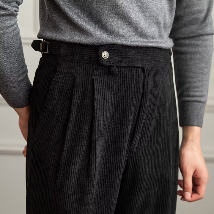 Pantaloni uomo invernali confortevoli, offrono calore e resistenza, perfetti per look casual o business.