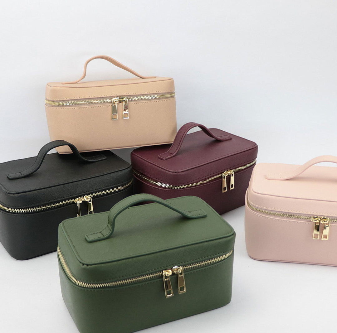 Vera pelle per beauty case da viaggio elegante, custodia portatile per cosmetici e igiene.
