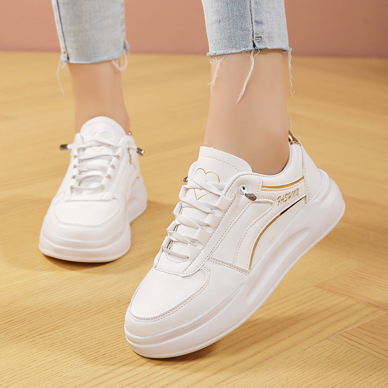 Calzature donna platform basse e comode. Sneakers con punta tonda, perfette per un look elegante-casual primavera/estate.