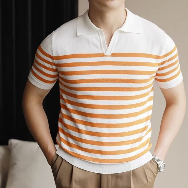 Maglia uomo casual a righe, maniche corte e vestibilità ampia per massimo comfort quotidiano. Perfetta per la primavera estate.