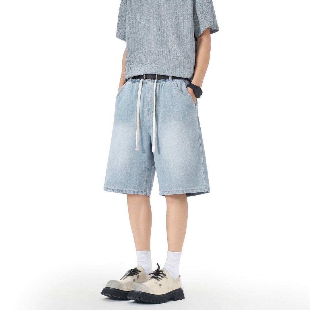 Shorts casual da uomo blu cielo con vita elasticizzata, perfetti per il tempo libero estivo e il comfort.