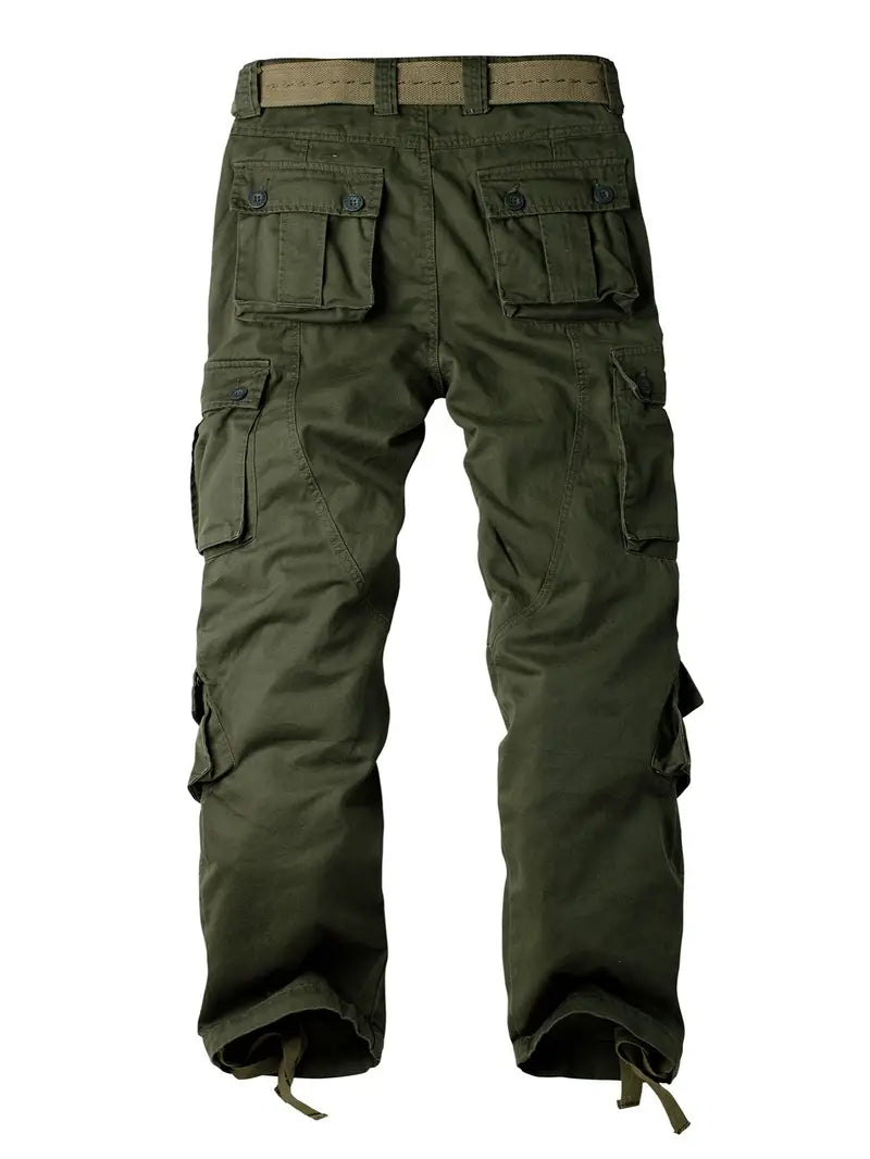 Vita e chiusura dei pantaloni cargo uomo, per una vestibilità comoda e uno stile casual impeccabile.