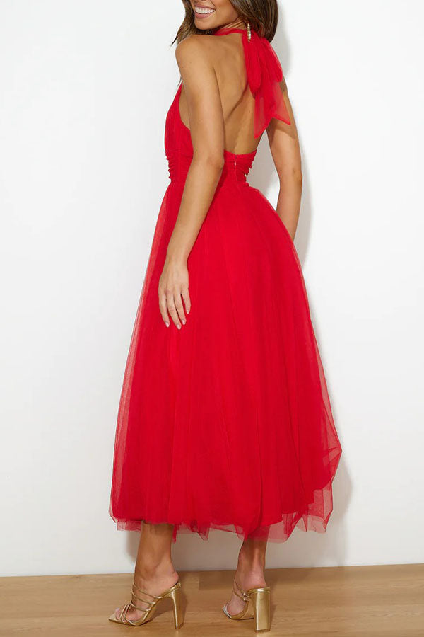 Abito da donna con scollo all'americana, chic e confortevole per eventi estivi.