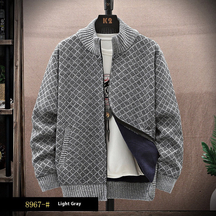 Cappotto uomo con zip intera e maniche lunghe, versatile per look casual ed eleganti.