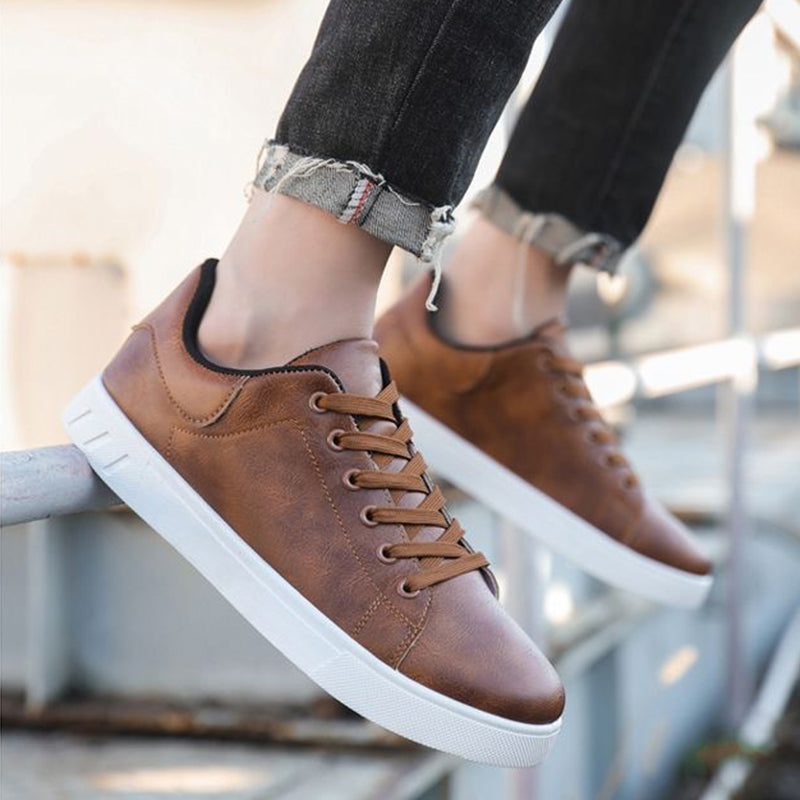 Scarpe basse allacciate uomo, comode sneakers casual per look quotidiani primavera/autunno.