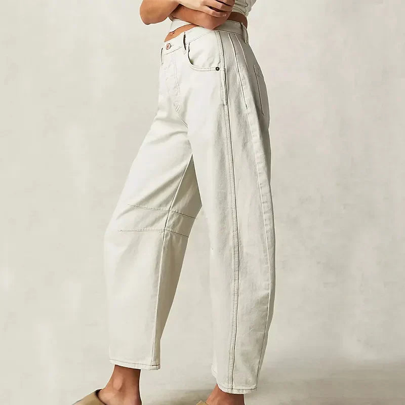 Pantaloni donna in denim con taglio balloon fit, ideali per look casual e di tendenza.