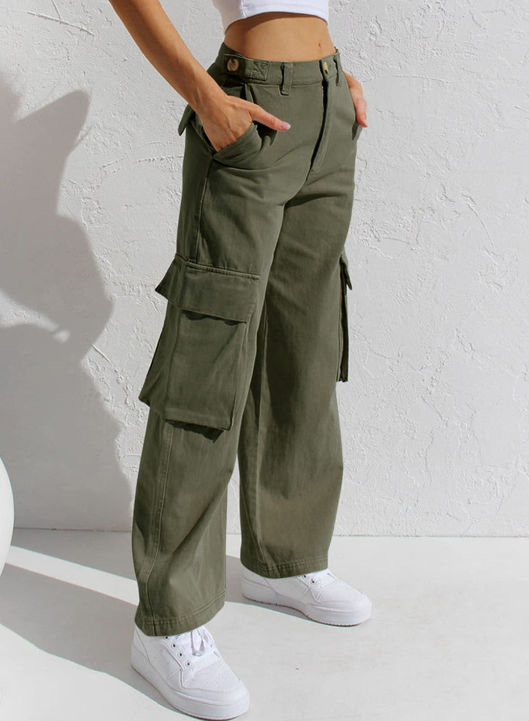 Robusti pantaloni jeans workwear donna, taglio ampio e vita bassa, un capo versatile per la moda casual.