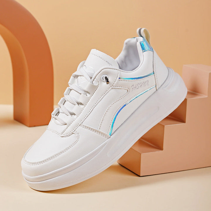 Scarpe donna basse con platform, punta tonda. Sneakers moderne e comode, un must-have per la moda donna primavera-estate.