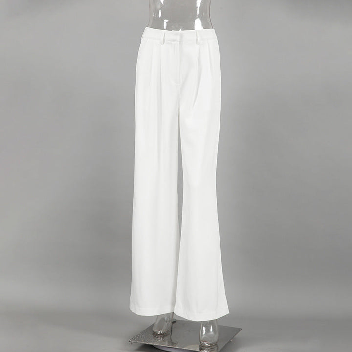 Moda donna ufficio: pantaloni a vita alta, gamba dritta, vestibilità ampia. Eleganza e comfort.