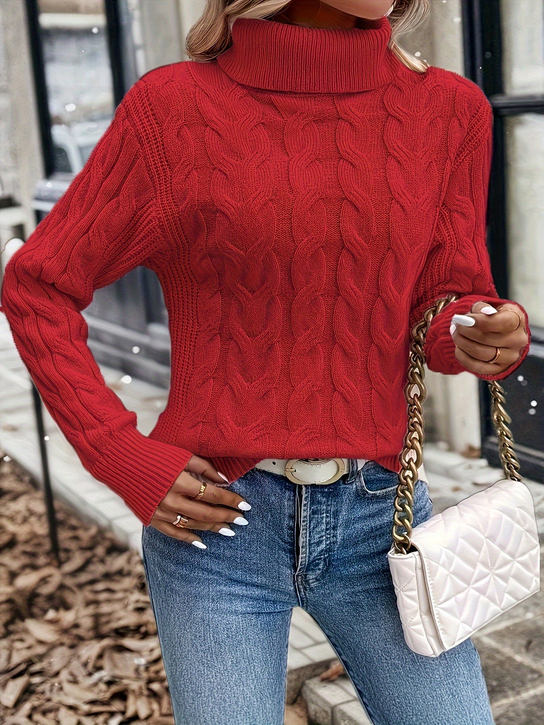 Maglione da donna comodo a trecce, collo alto avvolgente. Il tuo alleato contro il freddo.