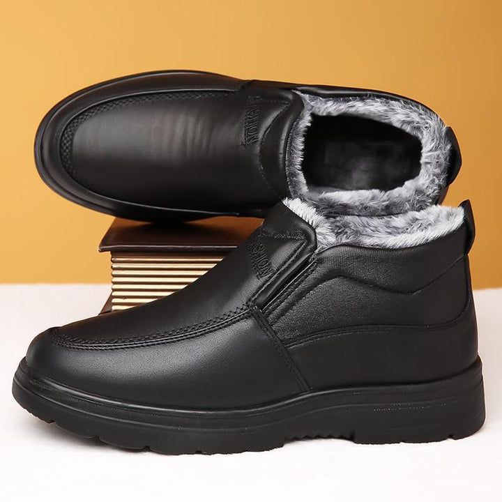 Scarpe basse invernali slip-on uomo, offrono massimo calore e comfort. Stivali antiscivolo per ogni occasione.