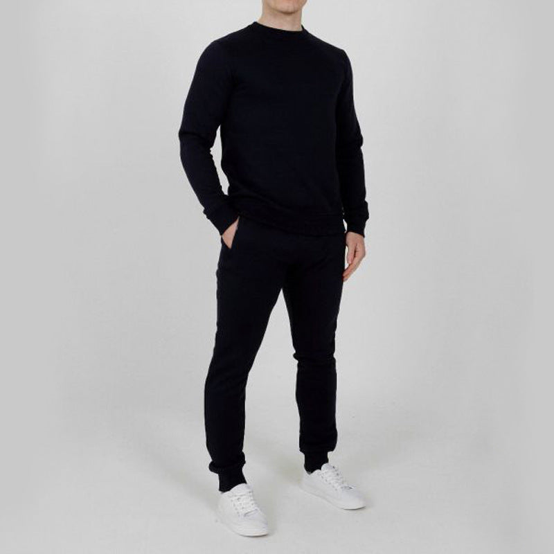Tuta da running uomo slim fit per allenamento e corsa. Abbigliamento sportivo traspirante, look moderno e comfort.