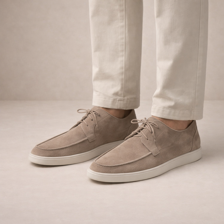 Scarpe mocassini da uomo con lacci, offrono comfort e stile versatile per ogni occasione. Moda maschile.
