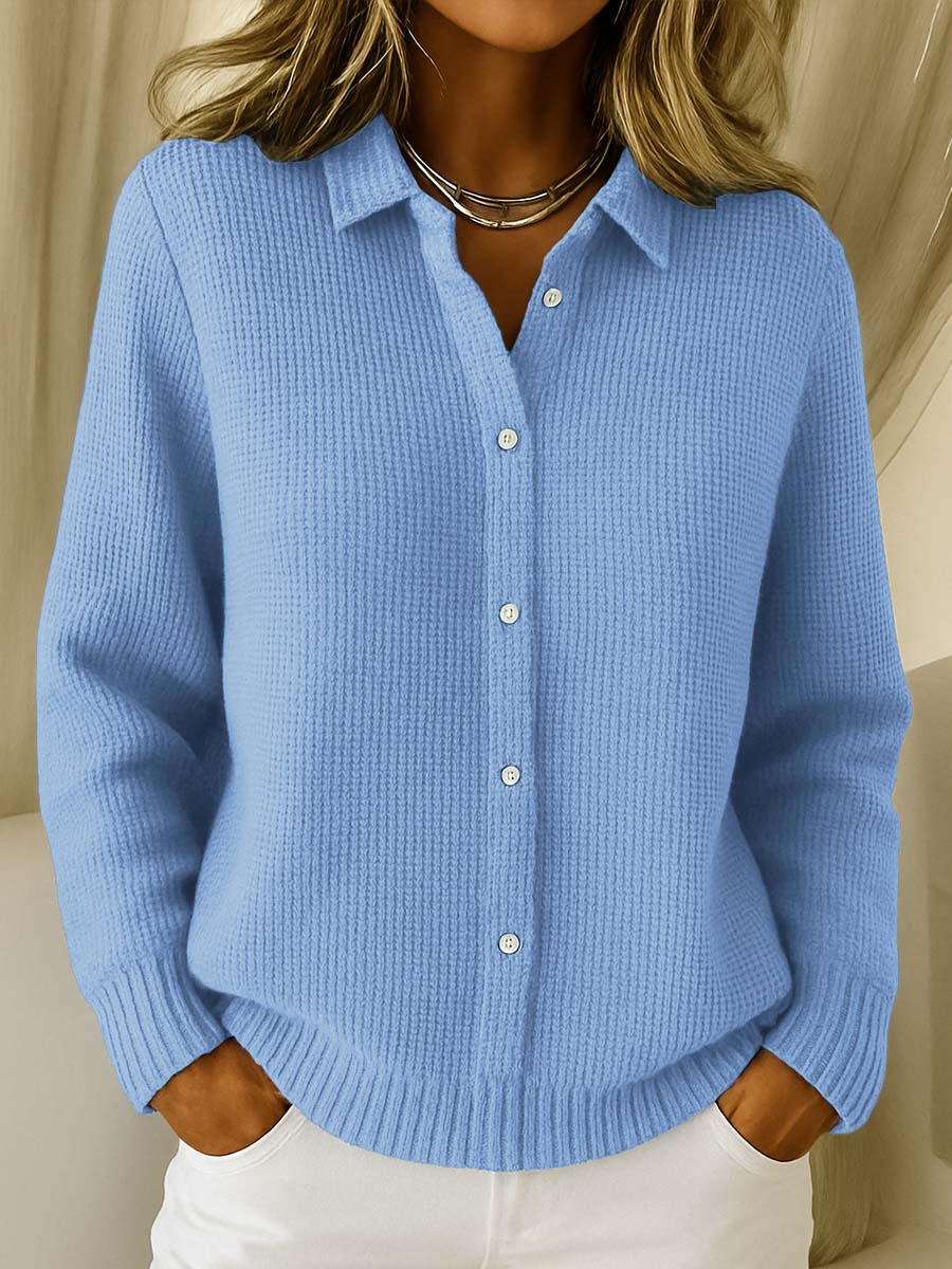 Cardigan donna morbido con bottoni, maniche lunghe classiche. Perfetto per outfit casual ed eleganti, moda femminile.