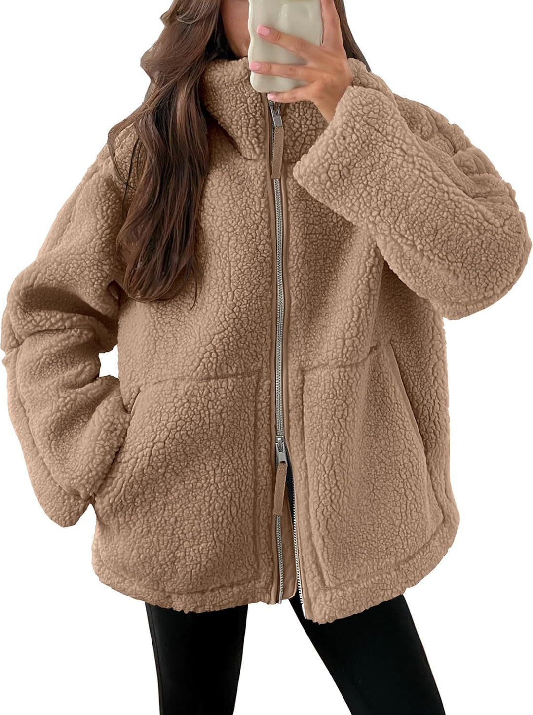 Giacca in morbido pile donna, con colletto a punta. Stile casual e confortevole per la moda urbana.