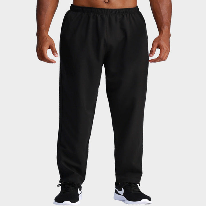 Pantaloni ampi uomo per basket, corsa e palestra, perfetti anche come abbigliamento sportivo casual.
