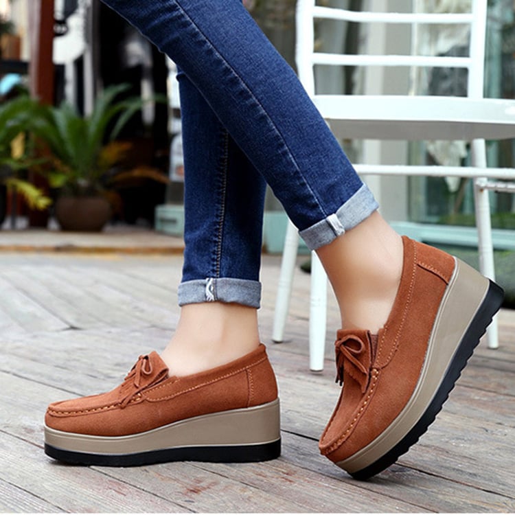 Scarpe donna eleganti slip-on con zeppa e fiocco con nappine, perfette per il tuo stile.