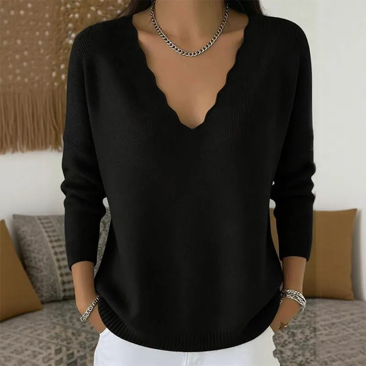 Morbido maglione donna, scollo a V, bordo ondulato. Perfetto per un tocco di stile nella moda invernale.