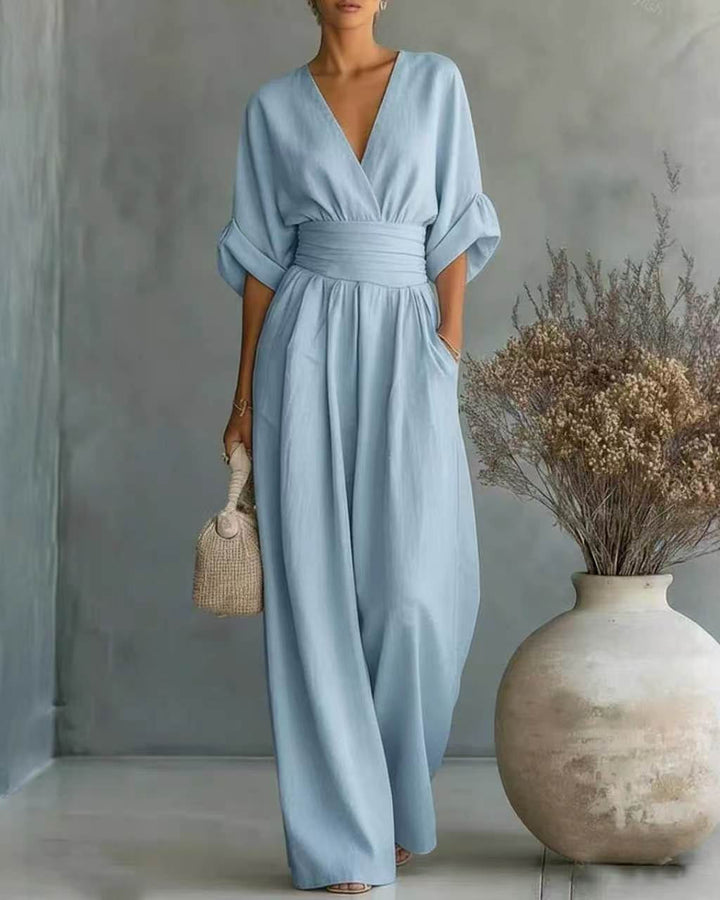 Tuta donna elegante con scollo a V, vita alta e vestibilità slim. Perfetta per ufficio, serate e occasioni speciali.