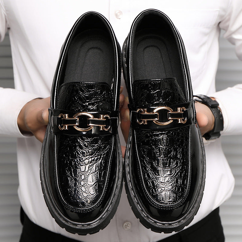 Mocassini lucidi uomo neri, scarpe slip-on eleganti per un look raffinato e comodo in ogni stagione.