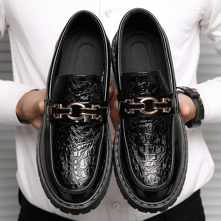 Mocassini lucidi uomo neri, scarpe slip-on eleganti per un look raffinato e comodo in ogni stagione.