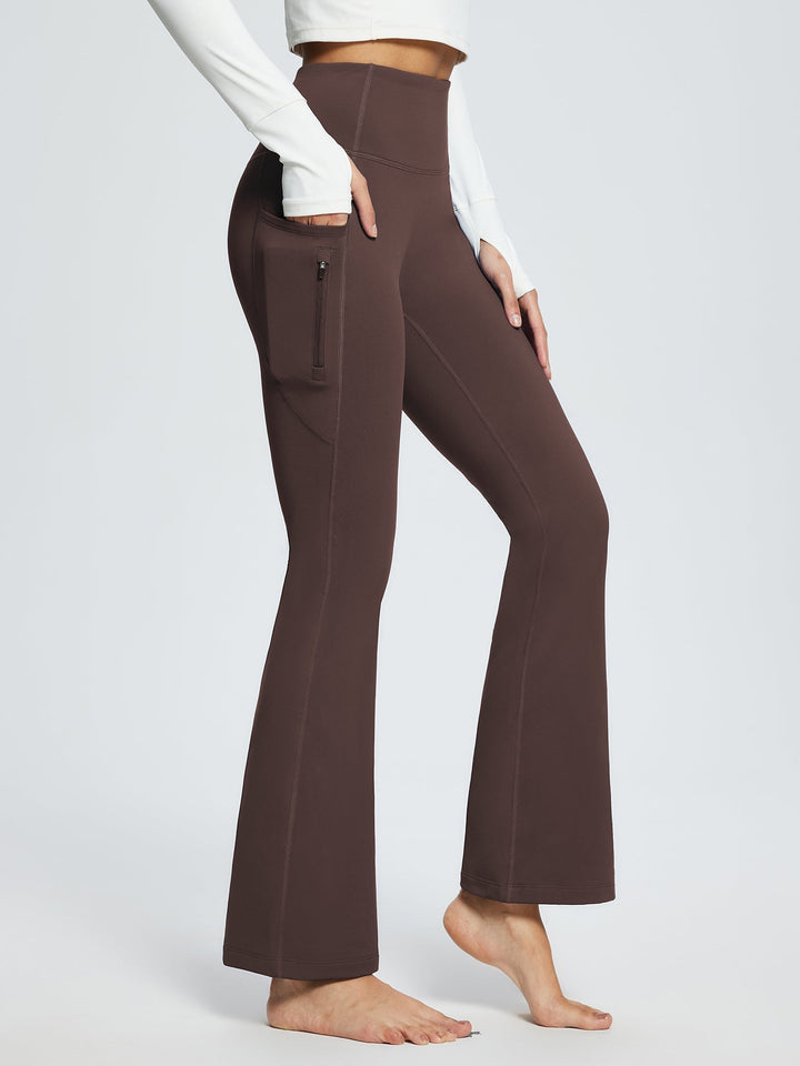 Pantaloni sportivi donna svasati, vita alta, termici, ideali per inverno e attività outdoor.