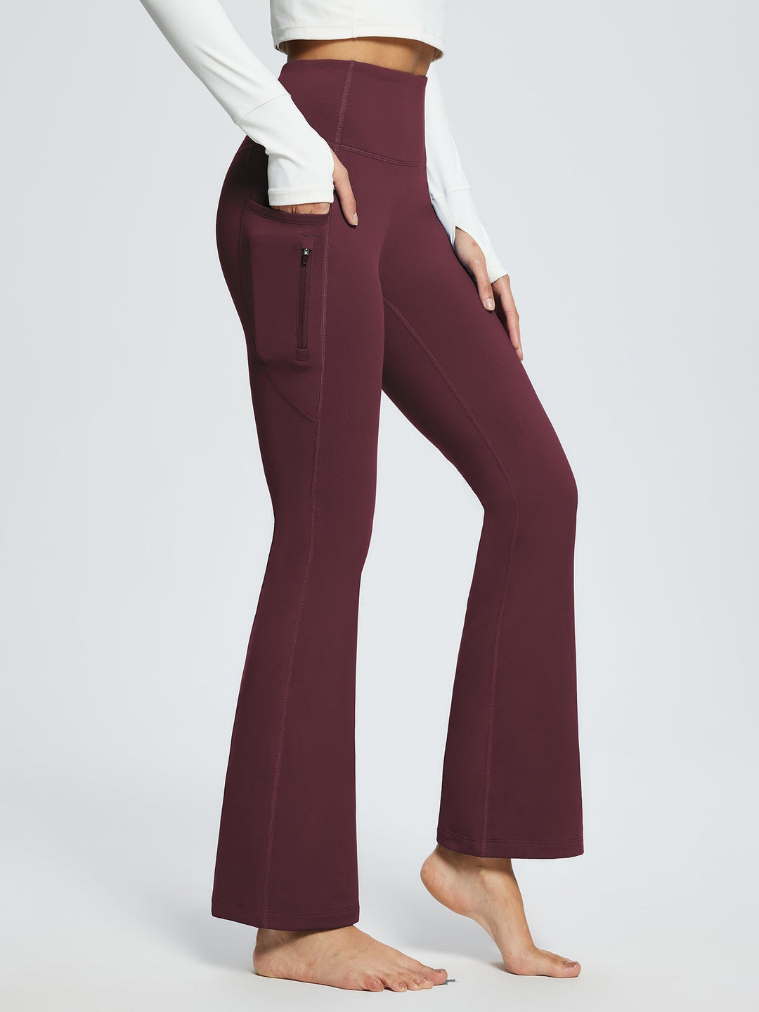 Pantaloni invernali donna termici, svasati, vita alta, con tasche per comfort e sport.