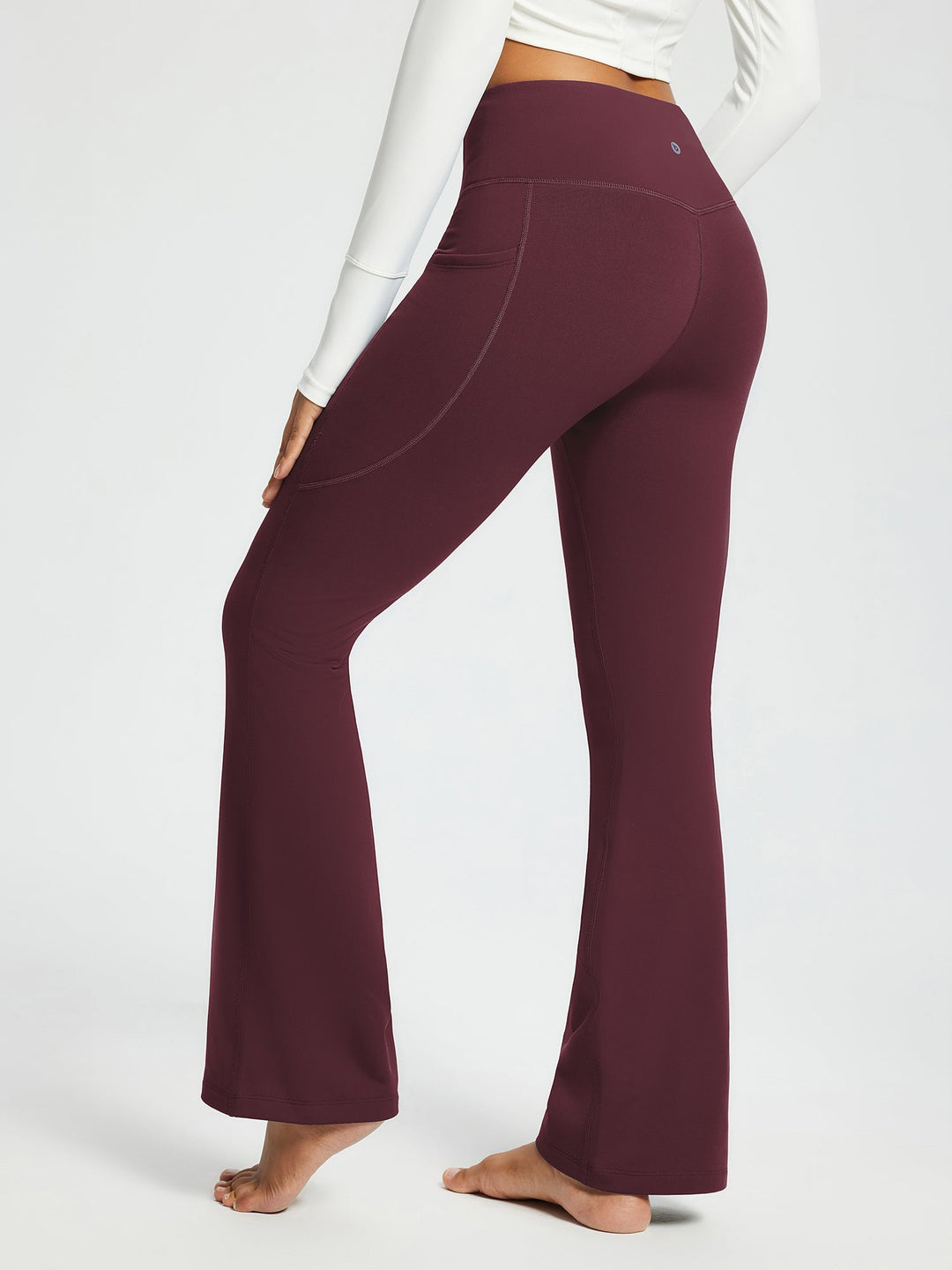 Pantaloni outdoor termici donna, vita alta, svasati, con tasche, per le tue avventure invernali.