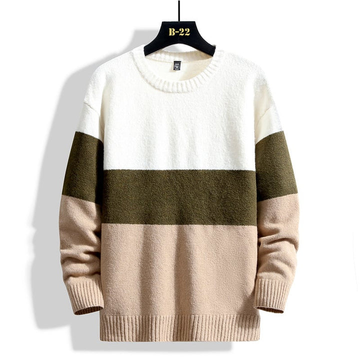 Maglione uomo bianco girocollo, versatile e confortevole. Perfetto per moda casual o elegante.