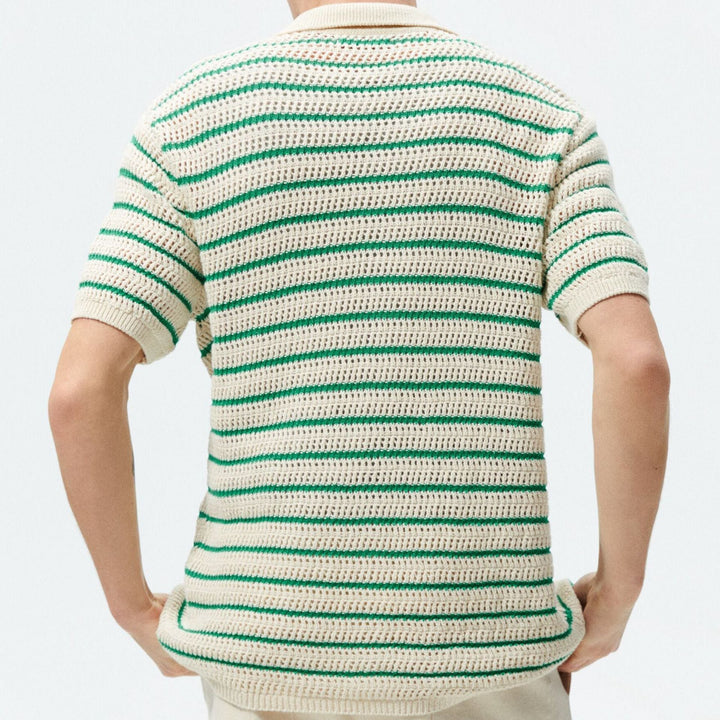 Elegante cardigan polo uomo a righe bianche e nere, maniche corte. Comodo e chic con bottoni, ideale per l'estate.