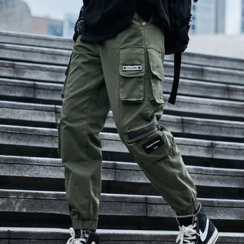 Pantaloni cargo uomo neri casual con coulisse, perfetti per comfort e stile autunnale.