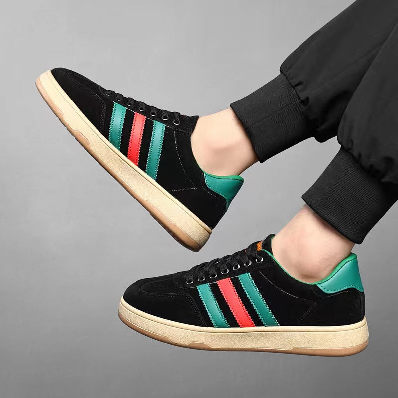 Scarpe sportive uomo leggere e traspiranti con lacci. Ideali per passeggio e uso quotidiano, massima comodità.