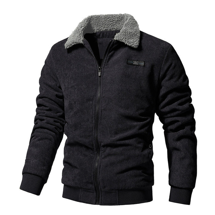 Giacca uomo invernale trapuntata verde militare con collo alto sherpa, perfetta per il comfort e la moda maschile.