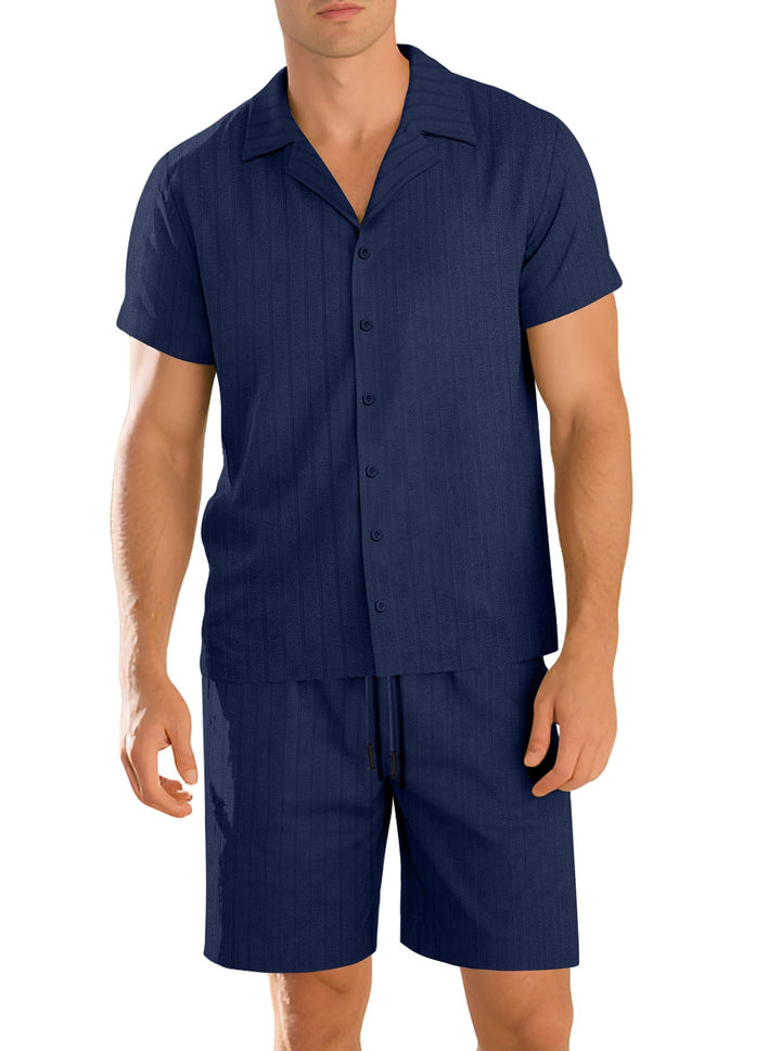 Camicia a maniche corte e pantaloni in lino, completo casual uomo versatile. Perfetto per un look coordinato estivo.