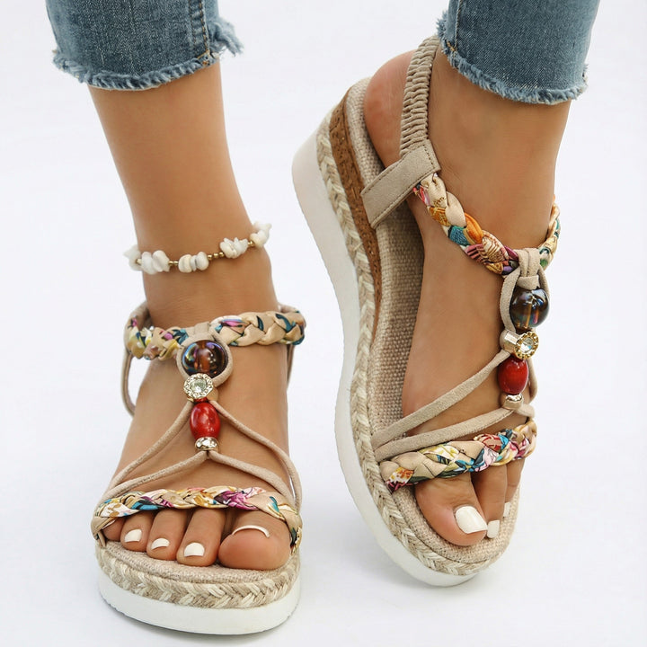 Sandali donna platform estivi neri comodi, con perline, stile slip-on. Perfetti per spiaggia e outfit alla moda.