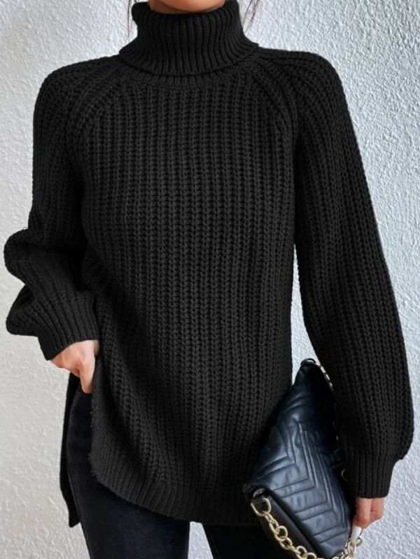 Maglione donna collo alto con maniche raglan, spacco laterale. Perfetto per moda invernale e look a strati.