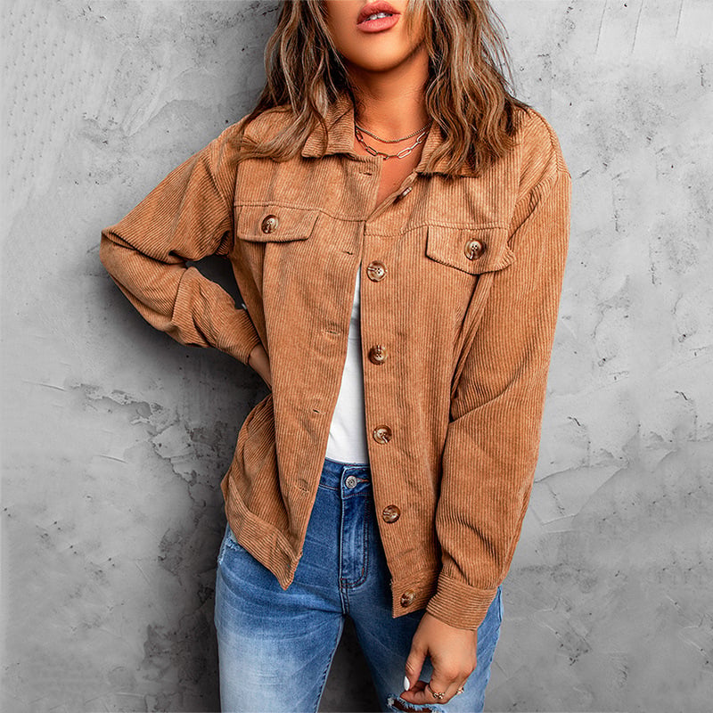 Giacca camicia monopetto da donna elegante e versatile, perfetta per look autunnali o invernali.
