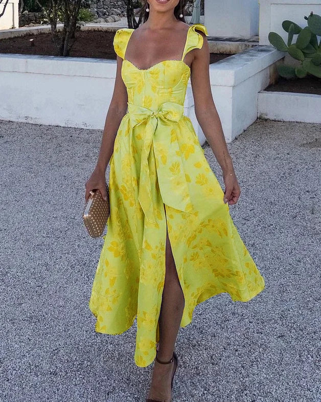 Abito midi giallo brillante da donna, con fiocco e spalline arricciate. Ideale per look estivi eleganti e freschi.