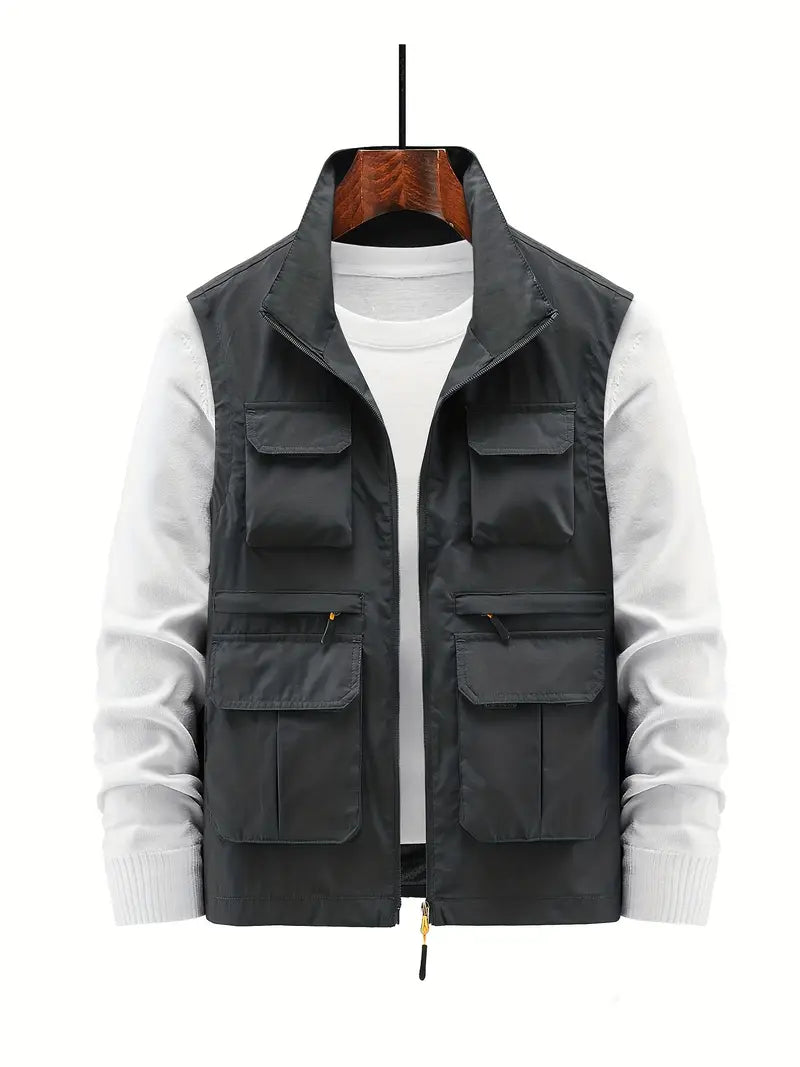 Gilet uomo multitasche, vista posteriore. Comfort e libertà di movimento per avventure all'aria aperta.
