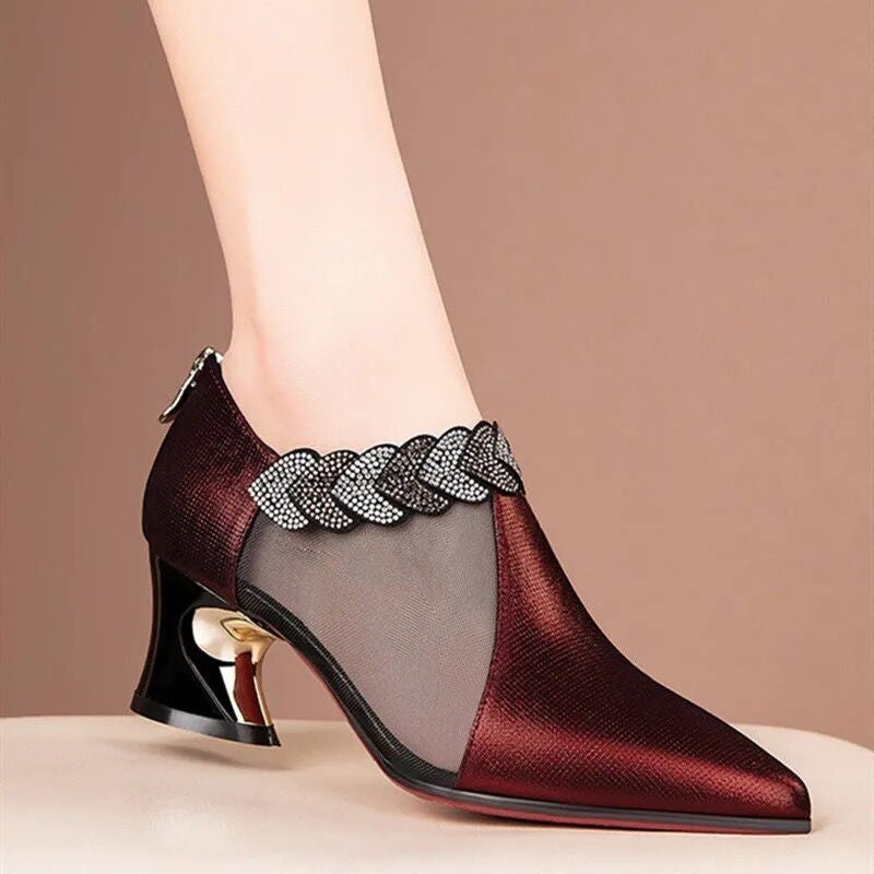 Décolleté donna eleganti con punta affusolata e tacco medio, perfette per serate o ufficio.