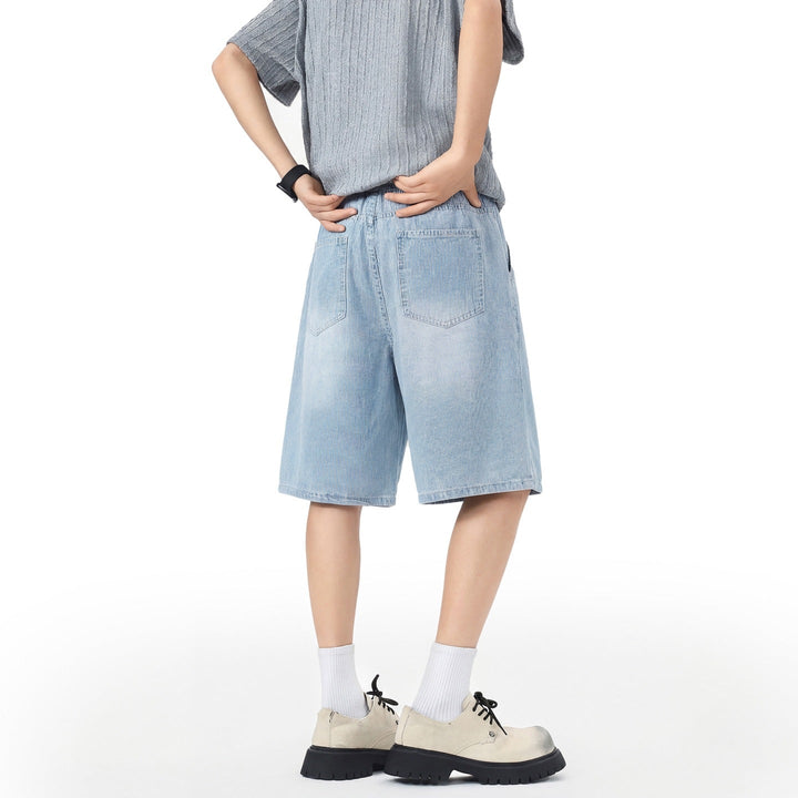 Pantaloncini estivi uomo blu cielo, gamba dritta e vita elasticizzata. Comfort e stile casual per ogni giorno.
