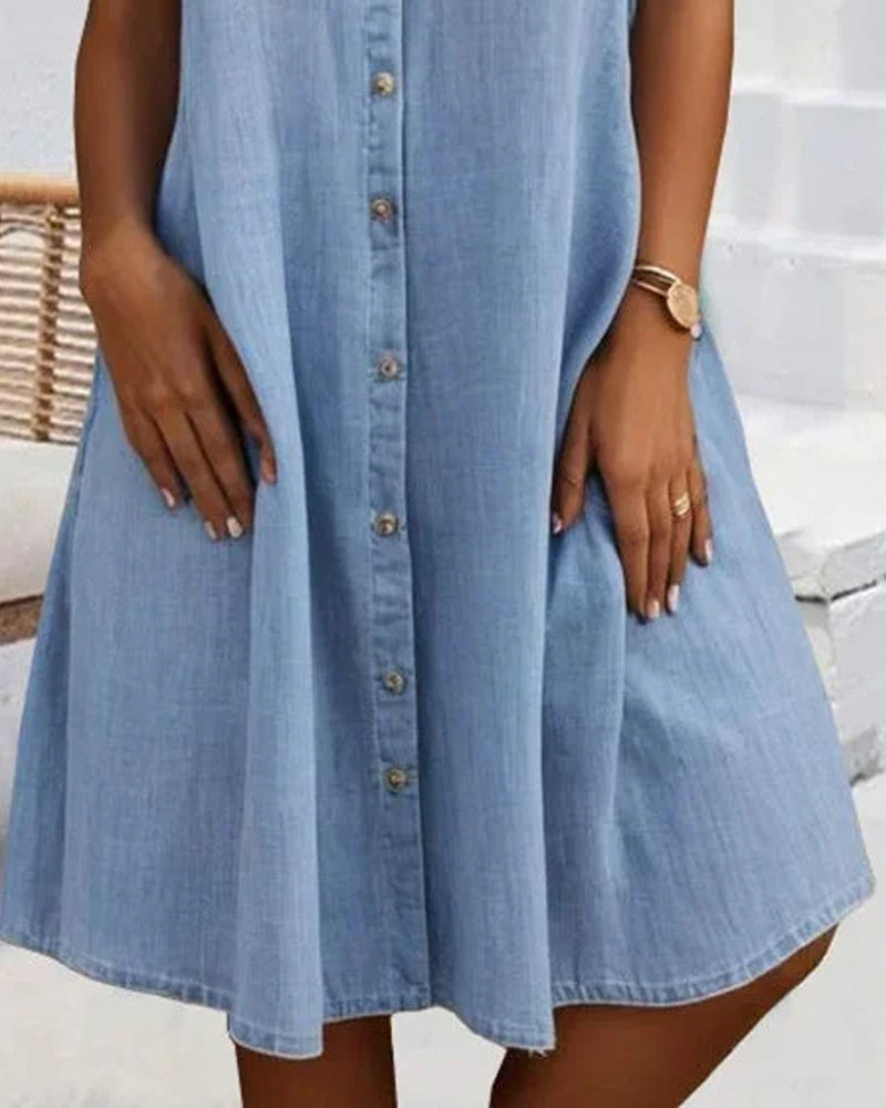 Abito estivo blu da donna, modello midi, fresco e comodo, con colletto a revers per stile.
