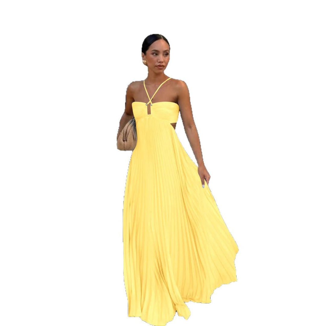 Abito da cerimonia donna: stile plissettato, collo halter e vita alta per un outfit chic.