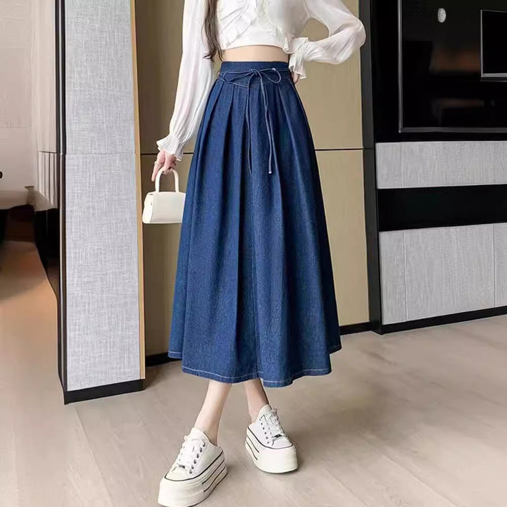 Gonna midi donna blu navy, a vita alta e pieghettata. Vestibilità comoda, versatile per ogni occasione di moda.