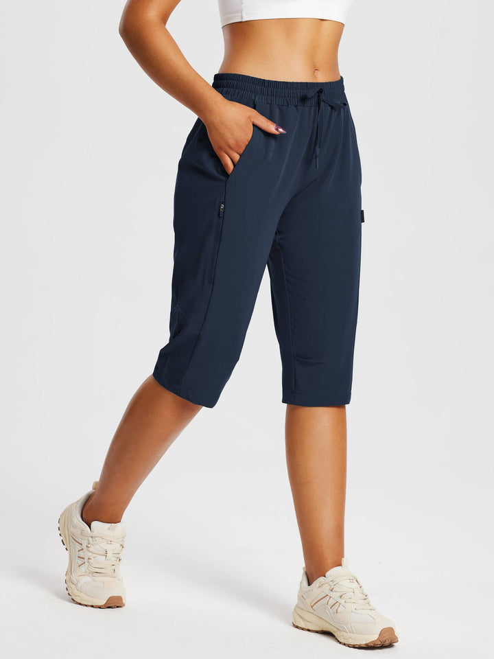 Pantaloncini capri donna per escursioni in collina, con tasche per chiavi e tessuti leggeri.
