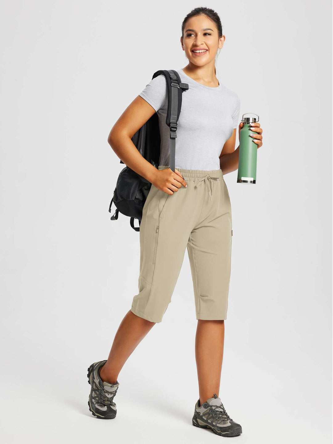 Pantaloni capri donna per viaggio, leggeri e resistenti, con protezione solare.