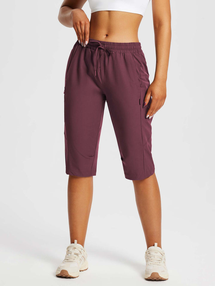 Pantaloni capri donna per attività all'aperto, con tasche multifunzione e tessuto elasticizzato.