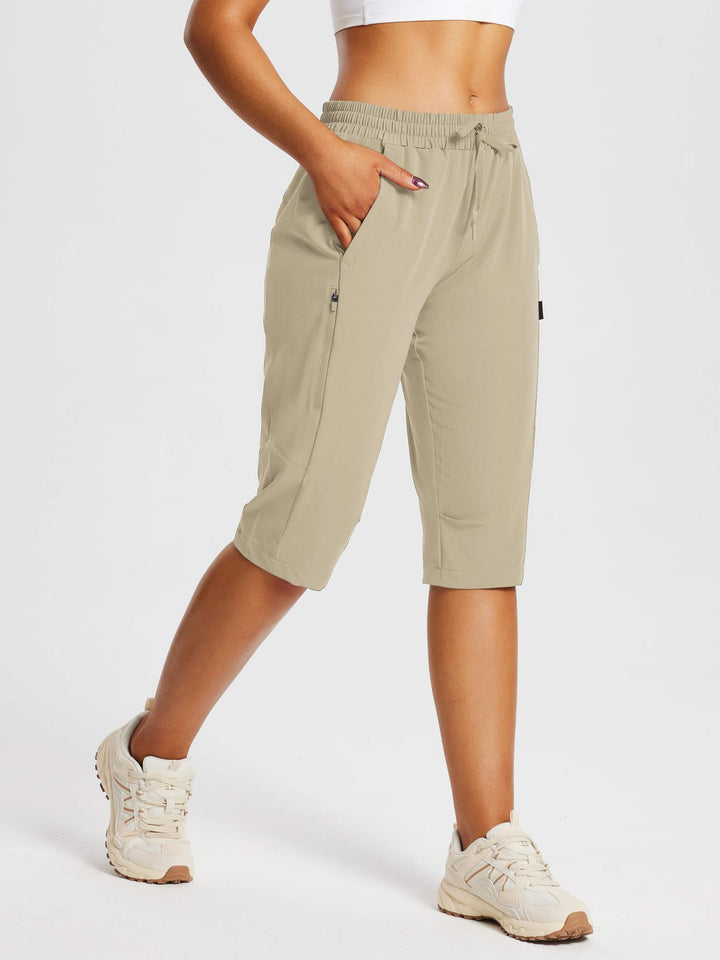 Pantaloni capri sportivi donna per l'estate, con protezione solare UPF e tasche pratiche.