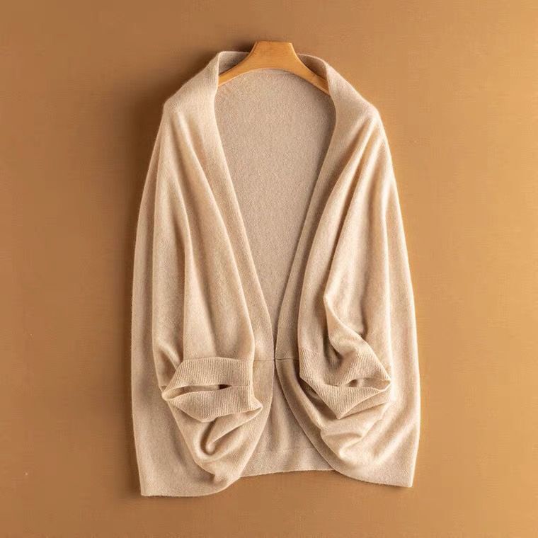 Scialle morbido e caldo per donna, accessorio moda ideale per l'inverno.