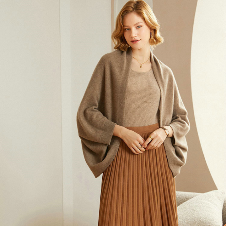 Morbido scialle donna, accessorio caldo e versatile per l'abbigliamento quotidiano.
